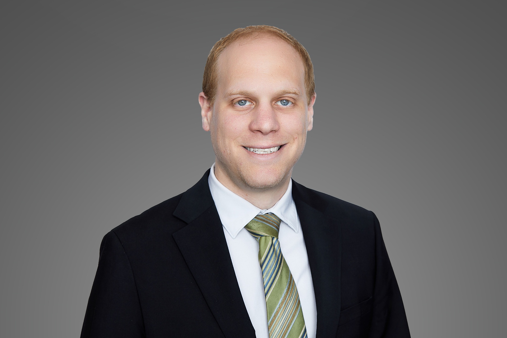 Trevor Weinberg, Abogado Asociado de Abogado Máximo - Abogado de accidentes y lesiones personales en el Valle de San Fernando, California